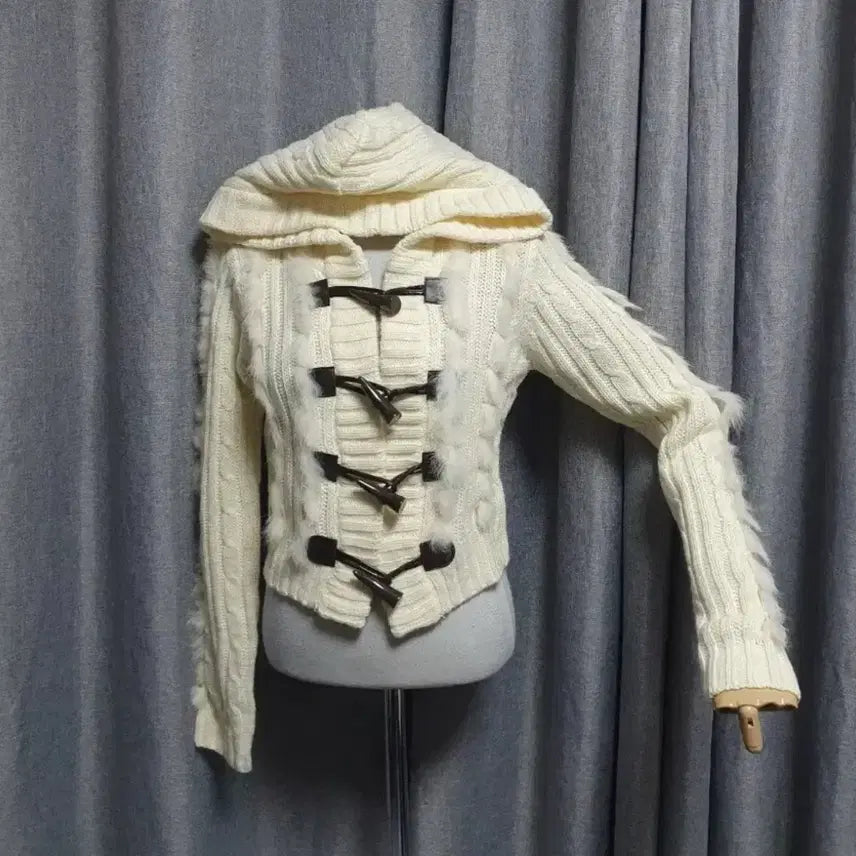 [BUNJANG] Toggle Hooded Faux Fur Tteokbokki Knit Cardigan / 토글 후드 퍼 떡볶이 니트 가디건 갸루 모리걸