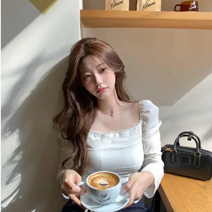 [BUNJANG] JENNIE O Clean Square Lace Blouse / 제니오 클린스퀘어 레이스 블라우스