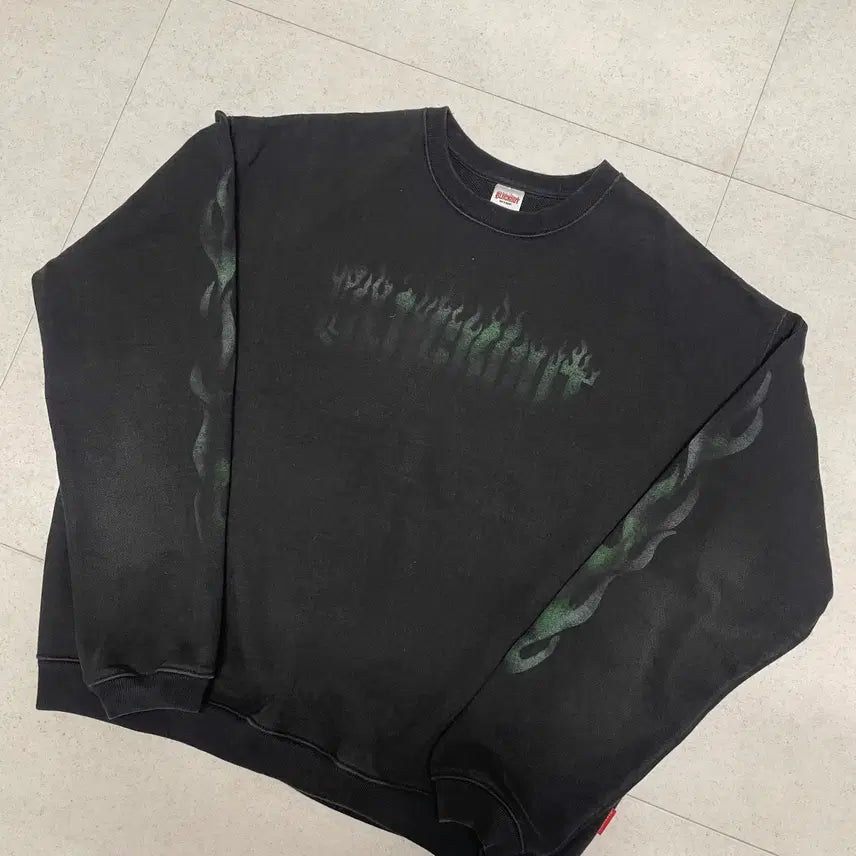 [BUNJANG] Black Out Green Flame Sweatshirt M / [M] 블랙아웃 그린 플레임 스웻셔츠