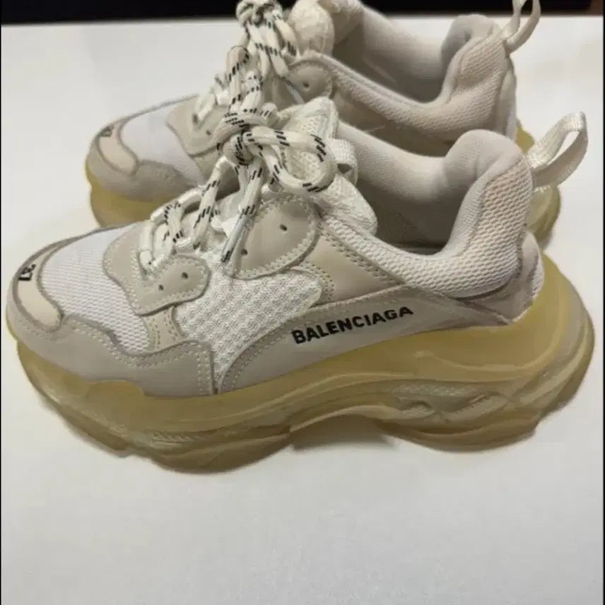 [BUNJANG] Balenciaga Triple S Ivory Size 37 / [급쳐] 발렌시아가 트리플S 아이보리 37