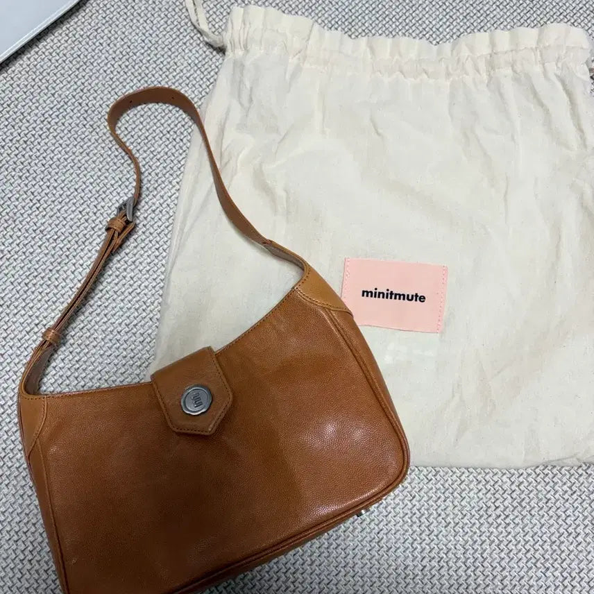 [BUNJANG] MinuteMute Baton Bag Mini Caviar Camel / 미닛뮤트 바톤백 미니 캐비어 카멜