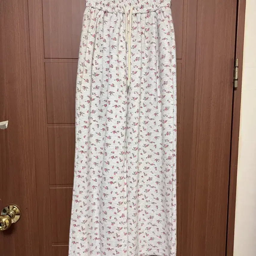 [BUNJANG] Morigirl Hagumi Himegyaru Floral Print Banding Training Pants / 모리걸 하구미 히메갸루 빈티지 잔꽃 무늬 밴딩 트레이닝 팬츠