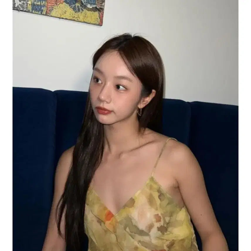 [BUNJANG] Thirteen Months Flower Ruffle Sleeveless Top / 써틴먼스 플라워 러플 슬리브리스 탑
