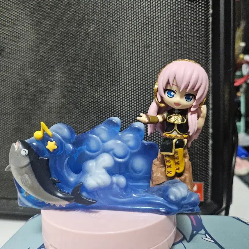 [BUNJANG] Vocaloid Luka Figure Phone Stand / 보컬로이드 루카 피규어 폰거치대