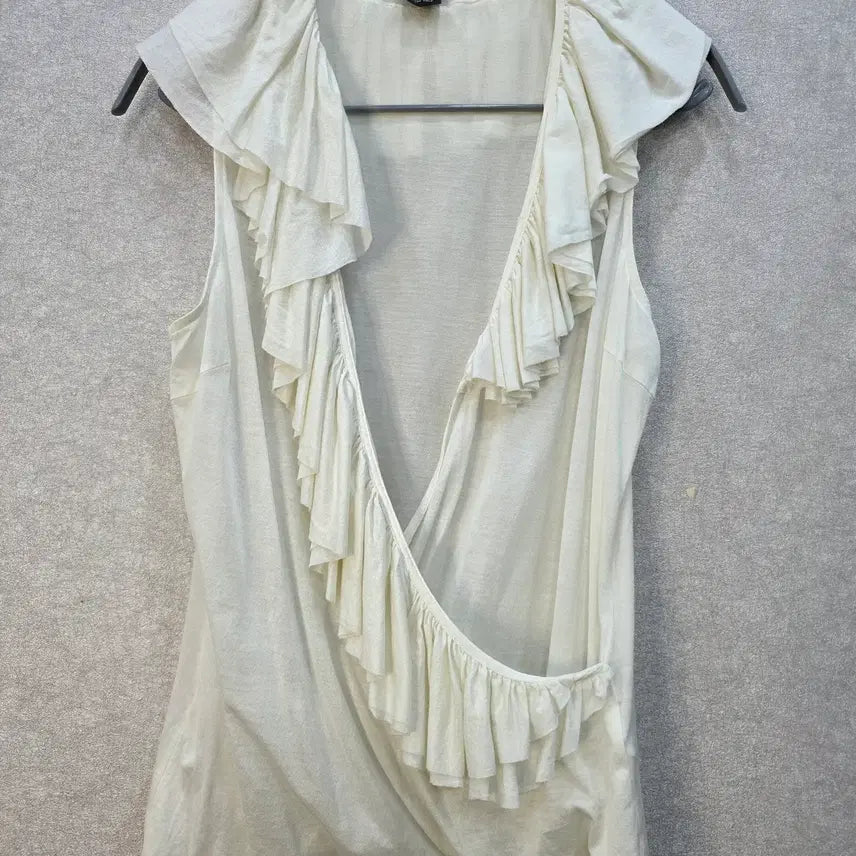 [BUNJANG] Ralph Lauren Black Label Ruffle Sleeveless Blouse / 랄프로렌 블랙라벨 러플 나시 블라우스 RALPH LAUREN