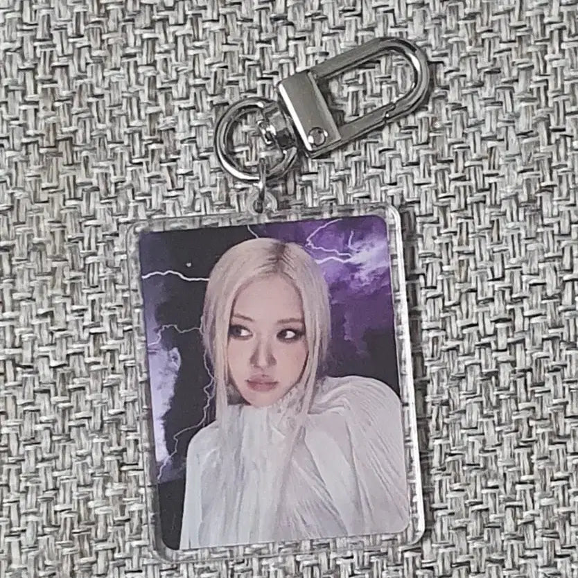 [BUNJANG] BLACKPINK Rosé Deadline Keychain Weverse POB / 블랙핑크 데드라인 로제 키링 위버스 특전