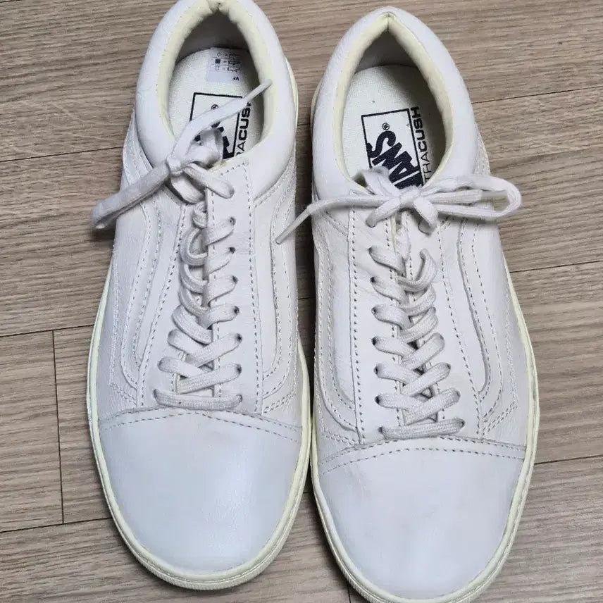 [BUNJANG] Vans Old Skool White Leather Sneakers (Size 265) / 반스 올드스쿨 화이트 레더 운동화265