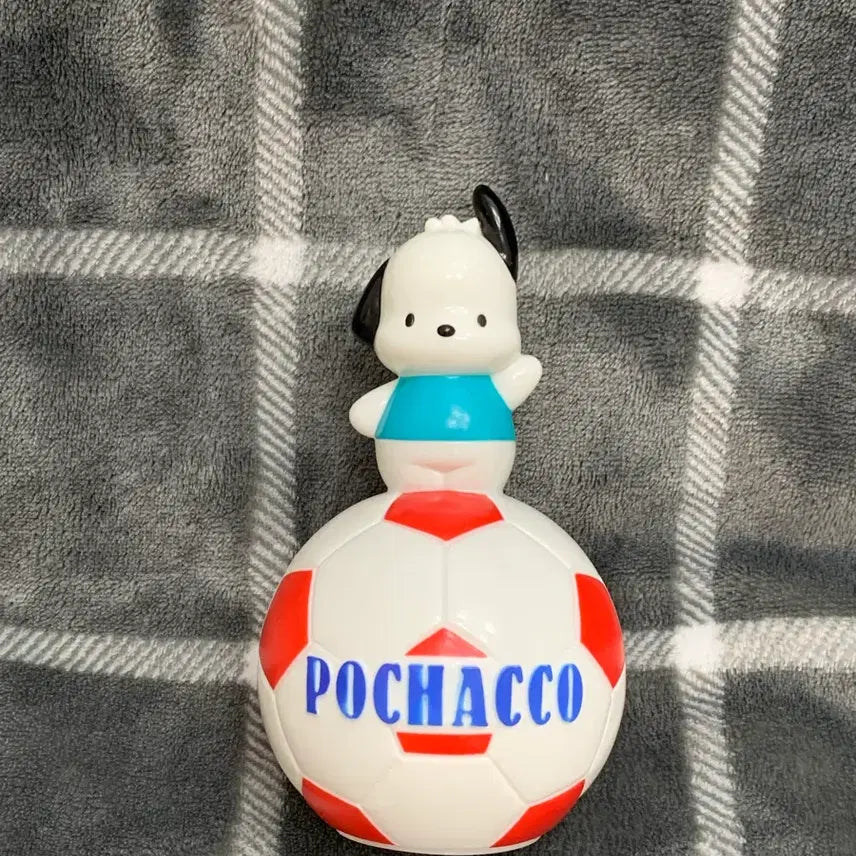 [BUNJANG] Sanrio Pochacco Classic Football Piggy Bank Figure / 산리오 고전 포차코 축구공 저금통 피규어
