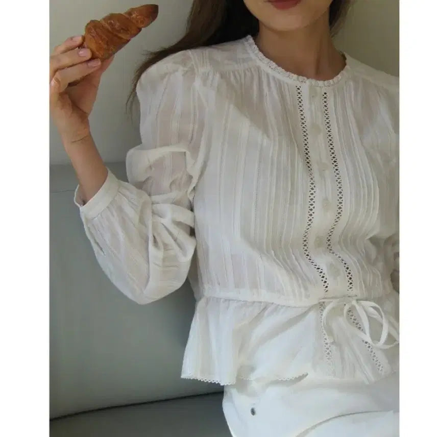 [BUNJANG] Chat de Lama Peplum Lace Blouse / chat de lama 페플럼 레이스 블라우스
