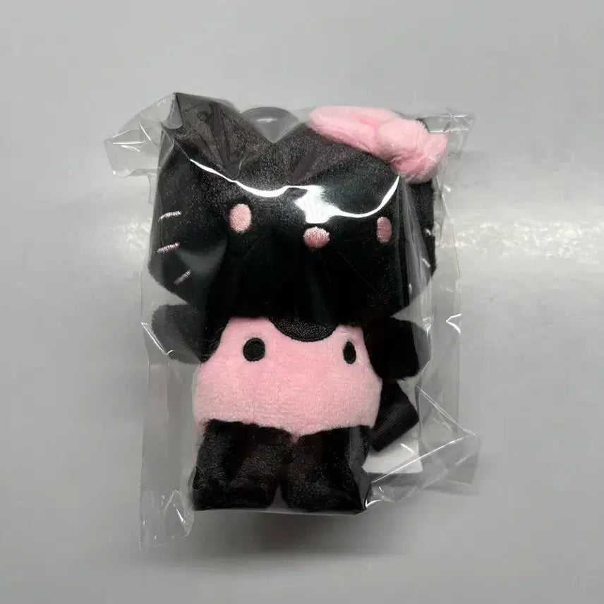 [BUNJANG] WAKEMAKE Hello Kitty Doll Keychain (Sealed) / 웨이크메이크 헬로키티 인형 키링(미개봉)