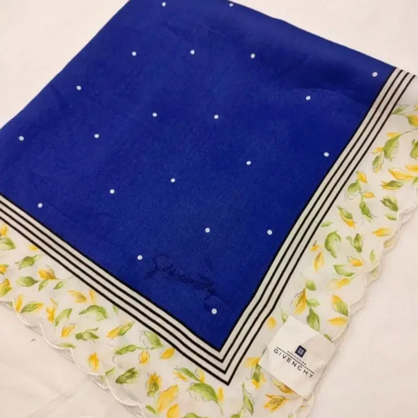 [BUNJANG] Givenchy Blue Dot Flower Handkerchief 100% Cotton / 지방시 블루 도트 플라워손수건(새상품)
