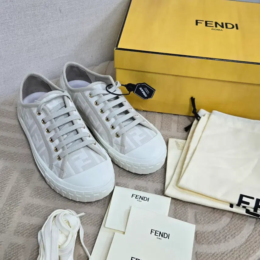 [BUNJANG] Fendi Domino FF Fabric Sneakers (235) / [번개케어환영] 펜디 도미노 FF 페브릭 스니커즈 (235)