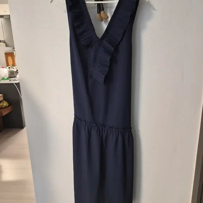 [BUNJANG] PLASTIC ISLAND V-Neck Frill Dress Navy Size S / [플라스틱 아일랜드] 프릴 V넥 네이비 원피스 (S사이즈)