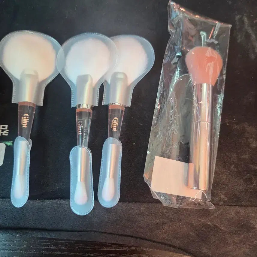 [BUNJANG] Glint & 3CE Makeup Brush Set (4 pcs) / 메이크업 브러쉬 새상품 4개 일괄