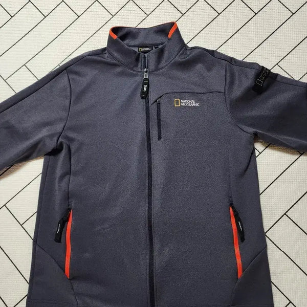 [BUNJANG] National Geographic Training Suit (Size 105) / 내셔널지오그래픽트레이닝복(105)