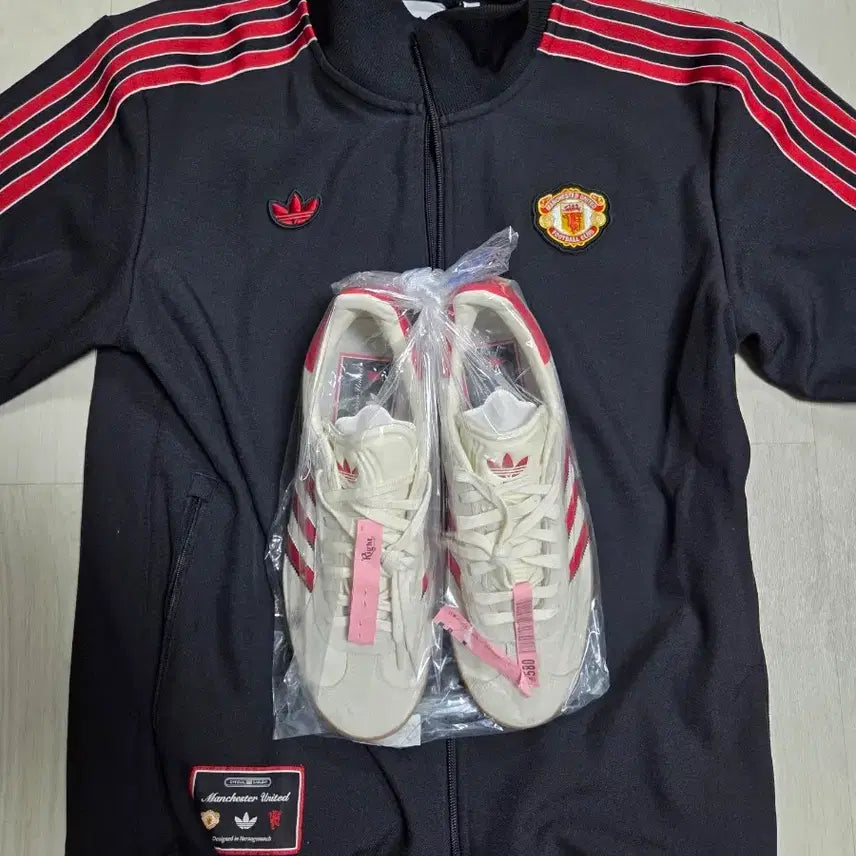 [BUNJANG] Adidas Manchester United Track Top & Gazelle Shoes Set / 아디다스 맨유 트랙탑 + 아디다스 맨유 가젤 신발