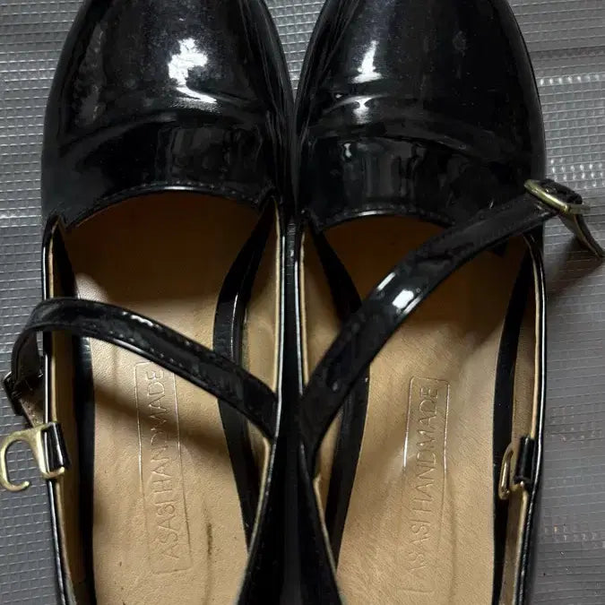 [BUNJANG] ASASI HANDMADE Black Enamel Strap Shoes / ASASI HANDMADE 블랙 에나멜 스트랩 슈즈 230 판매합니다