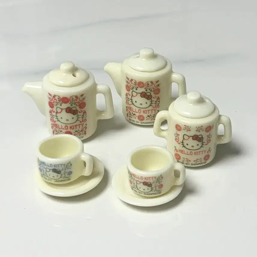 [BUNJANG] Sanrio Hello Kitty Miniature Ceramic Teapot & Teacup Set (2001) / 고전 키티 미니어처 도자기 티포트 찻잔 세트