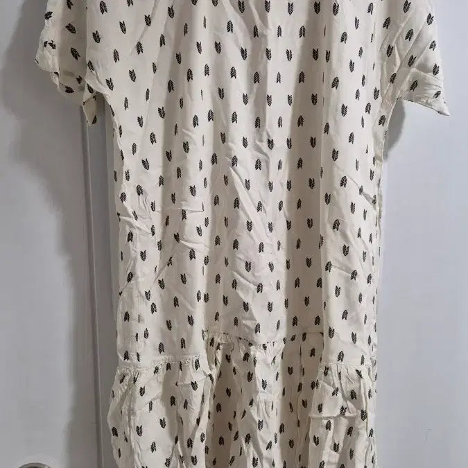 [BUNJANG] Ivory Leaf Pattern Frill Dress with Neck Slit / 아이보리 목트임 원피스