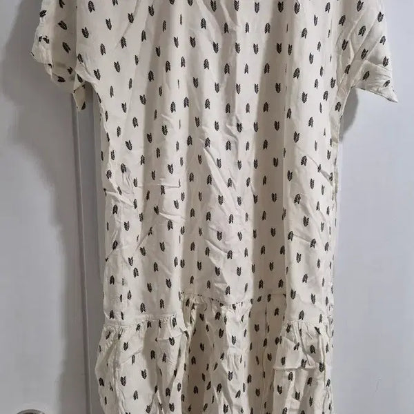 [BUNJANG] Ivory Leaf Pattern Frill Dress with Neck Slit / 아이보리 목트임 원피스