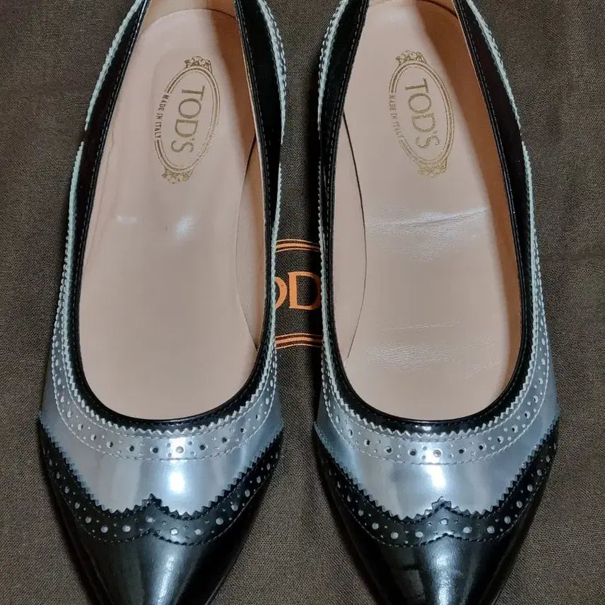 [BUNJANG] Tod's Wingtip Ballet Flats Silver-Black Patent Leather / 정품 토즈 윙팁 플랫 명품단화, 245mm/37.5 (거의새것)