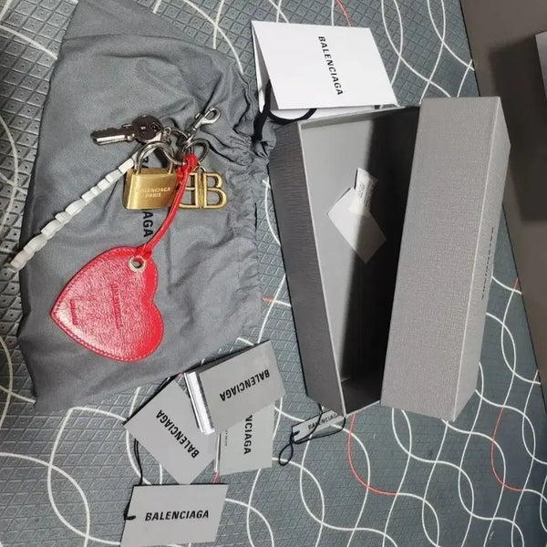 [BUNJANG] Balenciaga Paloma Keyring / 발렌시아가 팔로마 키링