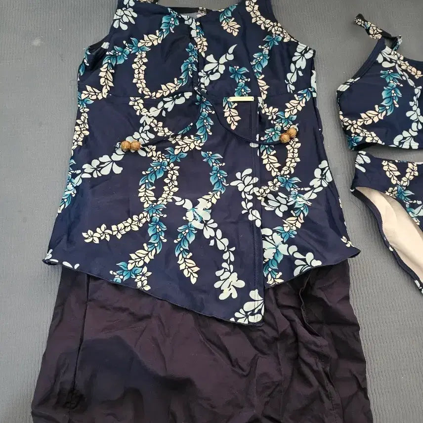 [BUNJANG] Calvin Klein Navy Floral Pattern Swimsuit Set with Swim Cap / 케빈클라인 수영복세트