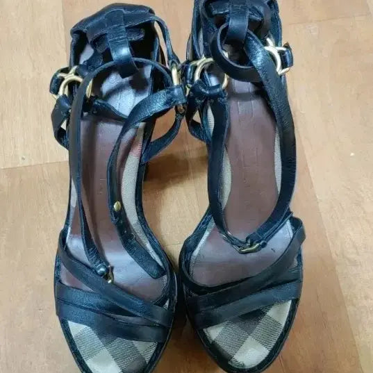[BUNJANG] Burberry Check Heel Sandals Black Leather Size 37 / 버버리 체크 힐 샌들 블랙