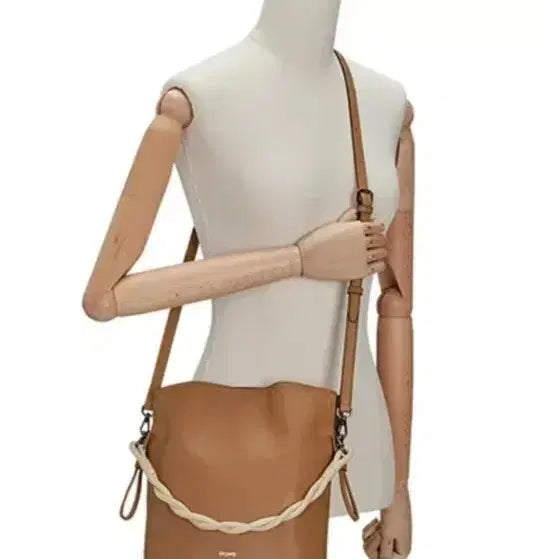 [BUNJANG] Oryany Madeleine Bucket Bag Crossbody Shoulder Bag / 오야니 마들렌 버킷백  크로스백  숄더백