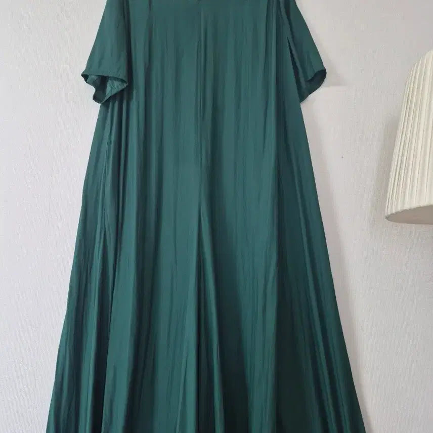 [BUNJANG] Benetton V-Neck Flare Jumpsuit Dress / [베네통] V넥 플레어 점프수트원피스