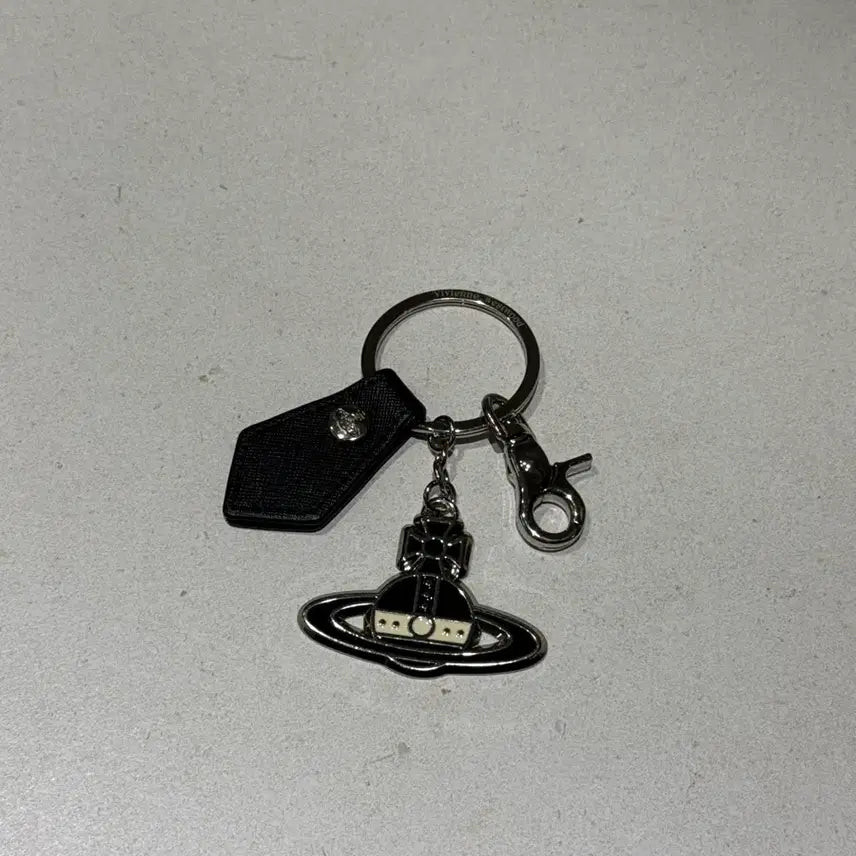 [BUNJANG] Vivienne Westwood Saffiano Black and White Keyring / 비비안웨스트우드 사피아노 블랙앤화이트 키링
