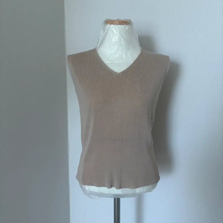 [BUNJANG] V-Neck Knit Vest Beige / 야름철 브이넥 니트 베스트 베이지