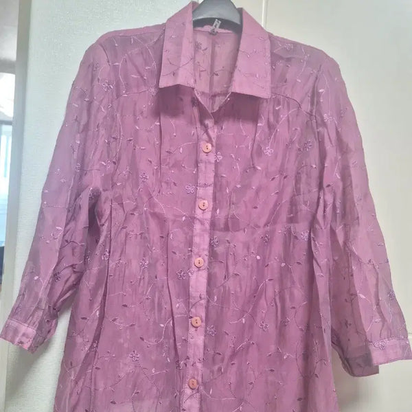 [BUNJANG] Embroidered Lightweight Blouse / 블라우스