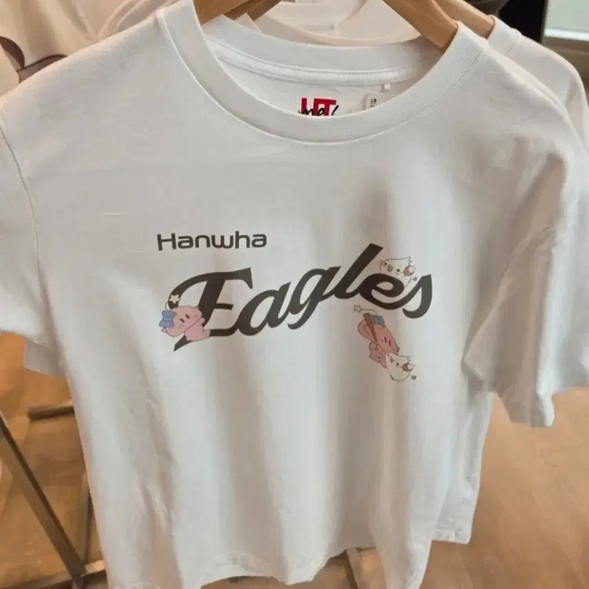 [BUNJANG] Hanwha Eagles x Uniqlo Collaboration T-Shirt (Size L) / 한화이글스 유니폼 유니클로 콜라보 티셔츠 새제품