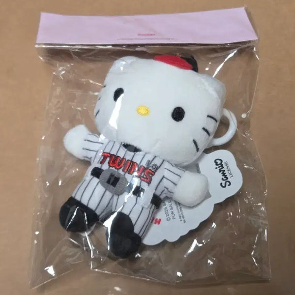 [BUNJANG] LG Twins Hello Kitty Doll Keychain / 엘지트윈스 헬로키티 인형키링