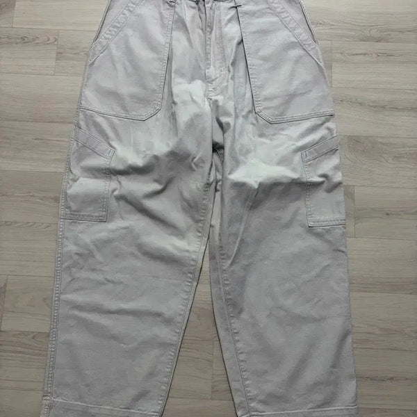 [BUNJANG] Uniqlo U Wide Fit Baker Pants Size 82 / 유니클로U 와이드핏 베이커 팬츠 82사이즈 판매