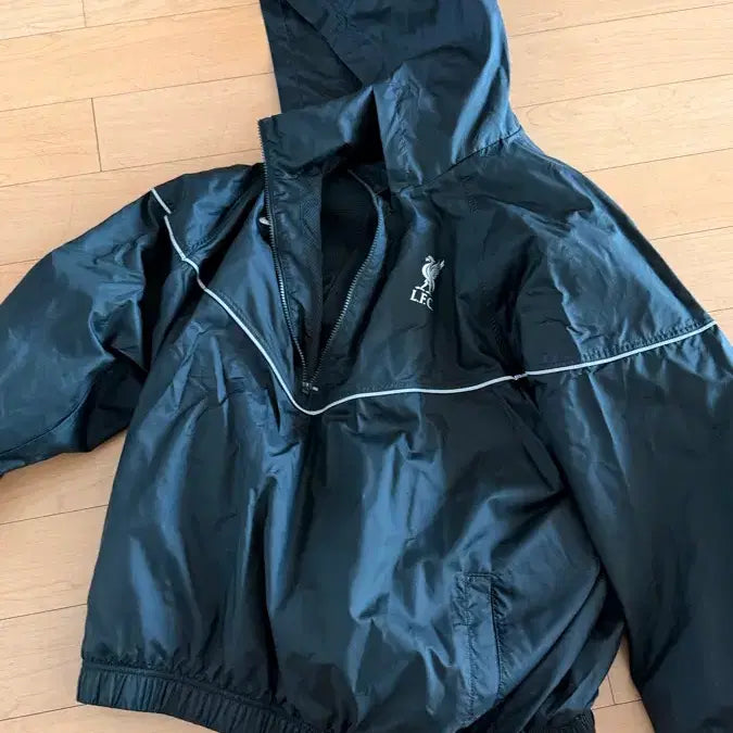 [BUNJANG] Liverpool FC Black Windbreaker Jacket / 리버풀 바람막이
