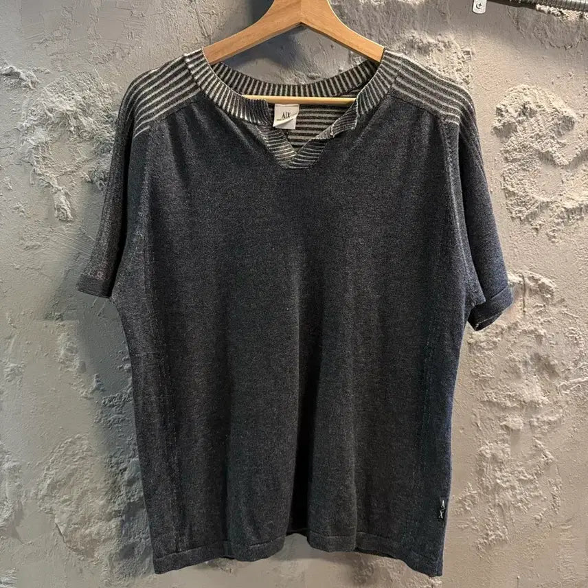 [BUNJANG] Emporio Armani Exchange Color-Blocked Rib Knit Short Sleeve Shirt Charcoal / L 아르마니익스체인지 배색 립 니트 반팔 차콜
