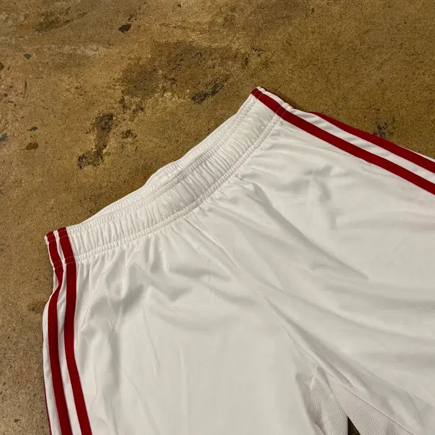 [BUNJANG] Adidas Manchester United Trefoil Bermuda Shorts White/Red / [정품/M] 아디다스 삼선 맨유 화이트 흰빨 축구팀 버뮤다 팬츠