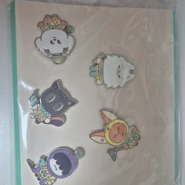 [BUNJANG] TXT (TOMORROW X TOGETHER) Finding Moon Badge Set / 뿔바투 뱃지 비닐채 새상품. 투바투