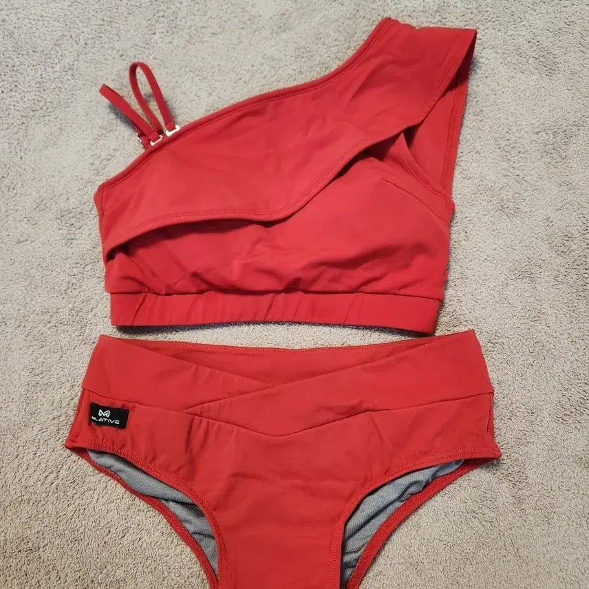 [BUNJANG] Milaactive Muse Top Red Set / 밀라티브 폴웨어 뮤즈탑 레드 세트