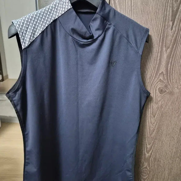[BUNJANG] Hazzys Golf Black Sleeveless Top and Skirt Set (Size 100) / 헤지스골프 블랙 상하의 세트 100