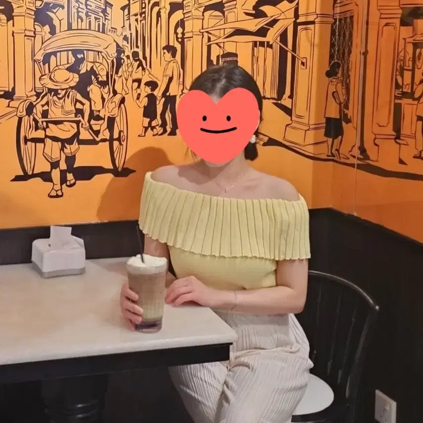 [BUNJANG] Ruched Off-Shoulder Short-Sleeve Knit T-Shirt / 한번 입은 셔링 오프숄더 반팔 니트 티셔츠 판매합니다~~