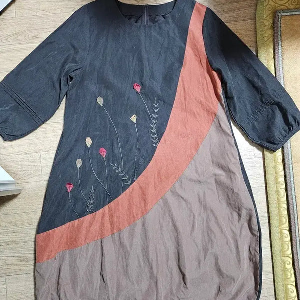 [BUNJANG] Floral Embroidery Color Block 3/4 Sleeve Dress Size 66 / 플라워 자수 배색 칠부 원피스 66