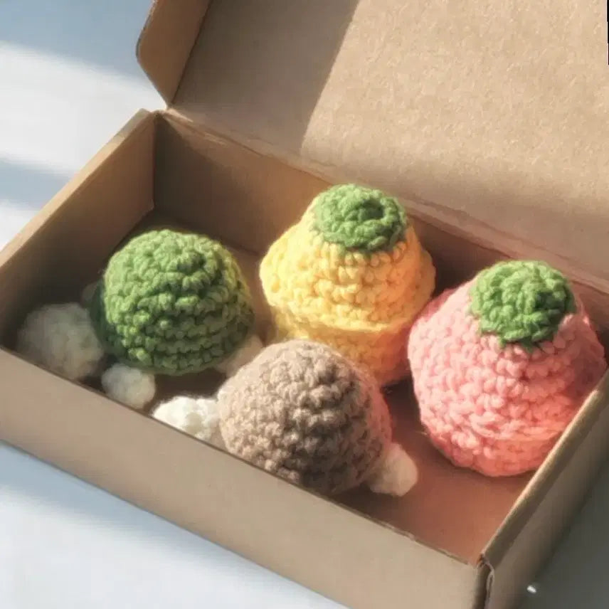 [BUNJANG] Handmade Knitted Keychain Doll (Pudding Turtle, Banana Milk) / 수제 뜨개 키링 인형 푸딩 거북이 바나나우유