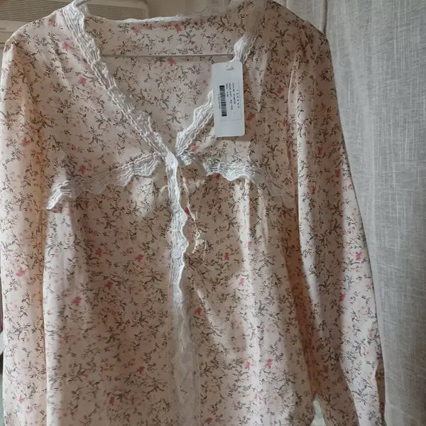 [BUNJANG] Tankus Floral Lace Long Sleeve Blouse / 탱커스 잔꽃무늬 레이스 블라우스 긴팔