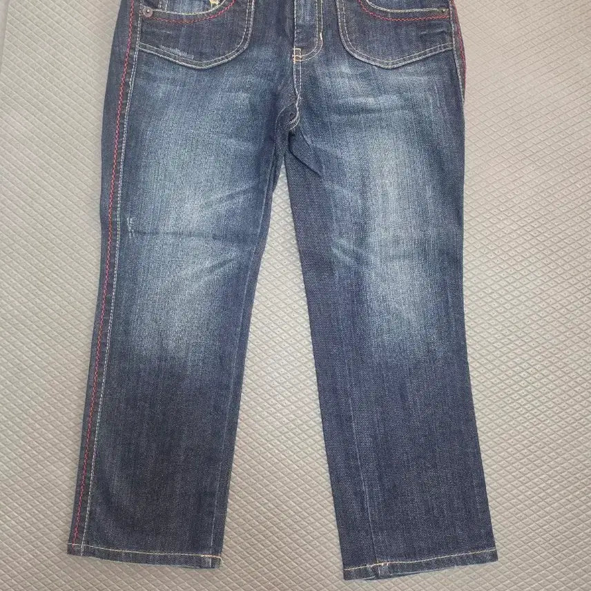 [BUNJANG] Women's Denim Cropped Pants with Red Stitching Detail / 여성 데님 크롭팬츠