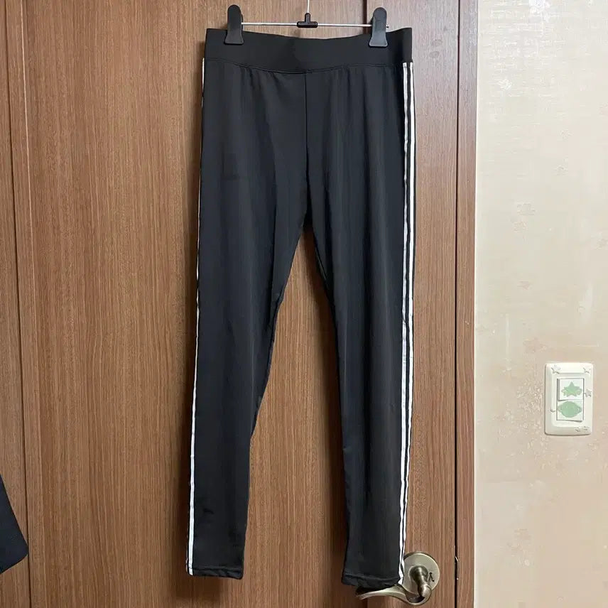 [BUNJANG] Black Line Leggings / 블랙 라인 레깅스