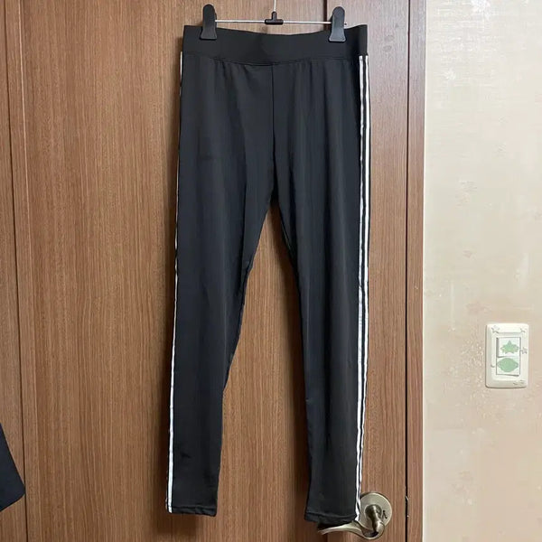 [BUNJANG] Black Line Leggings / 블랙 라인 레깅스
