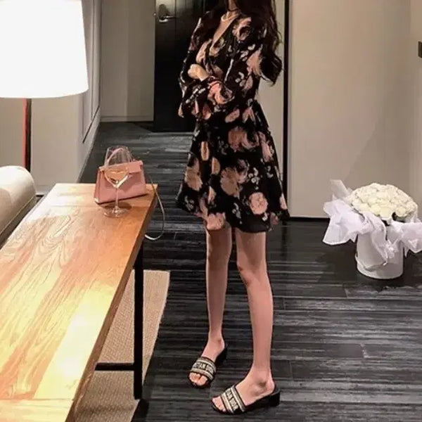 [BUNJANG] V-Neck Floral Mini Dress - Medium / 브이넥 플라워 미니원피스-M